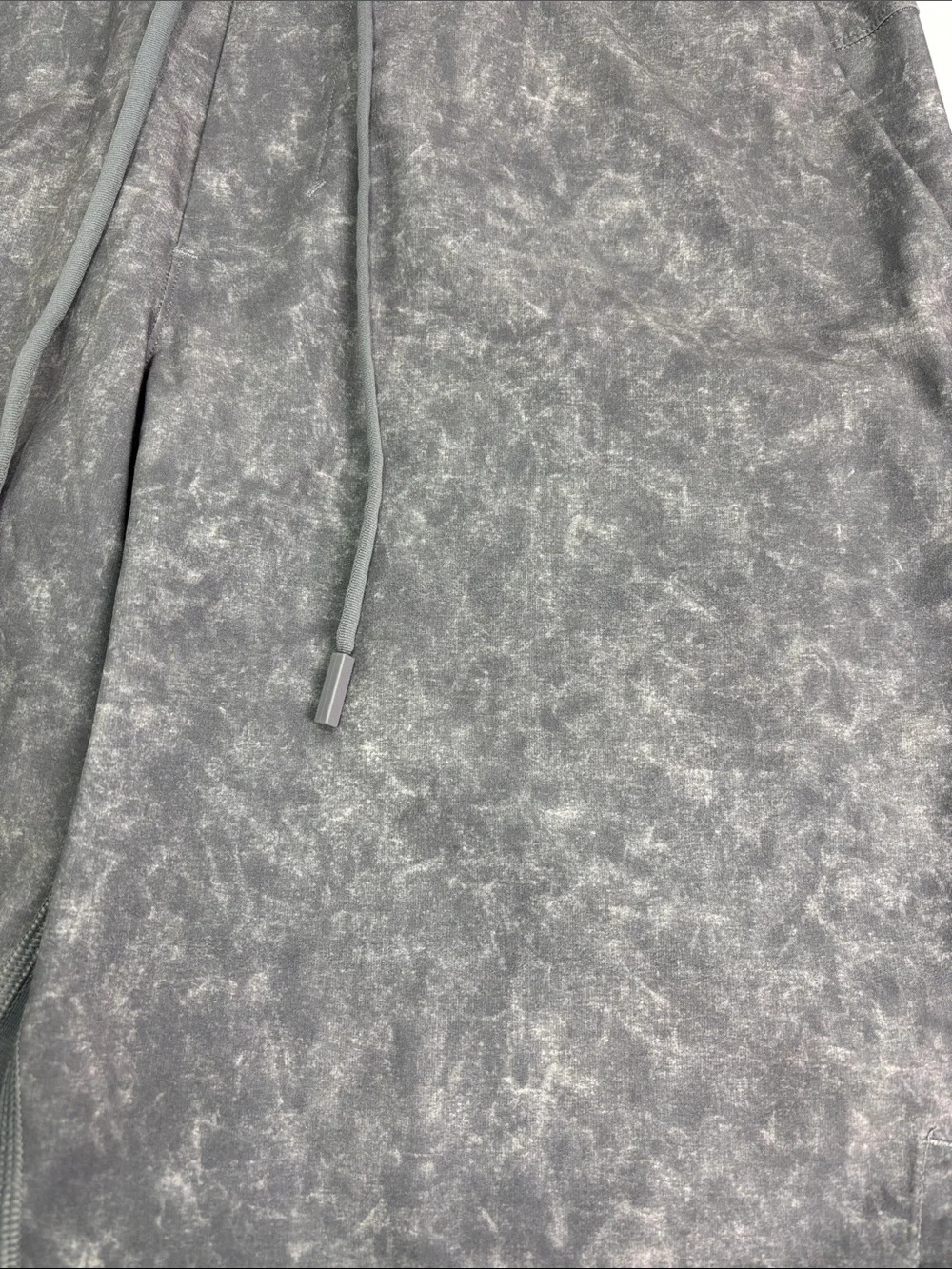 Mens Lululemon T.H.E. Short 9" Linerless Shorts Gravel Dust Asphalt Grey S 34W - Picture 2 of 6